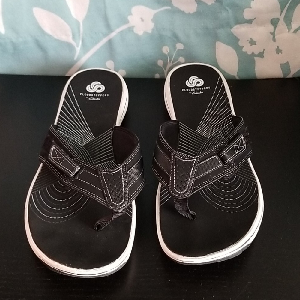 Black Cloudsteppers by Clarks Size 10, 2 pairs avl